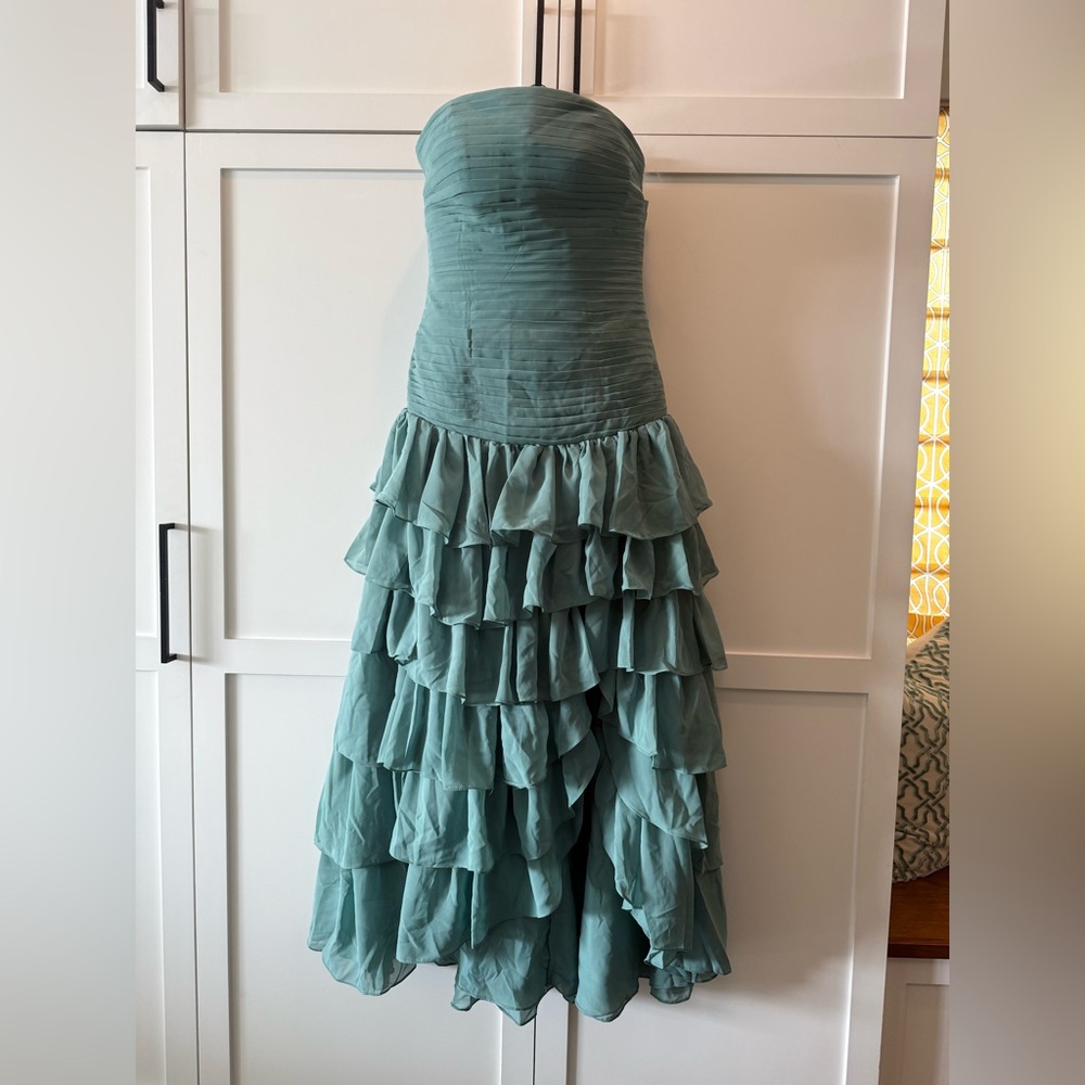 Chic Strapless Ruffle Dress in Teal